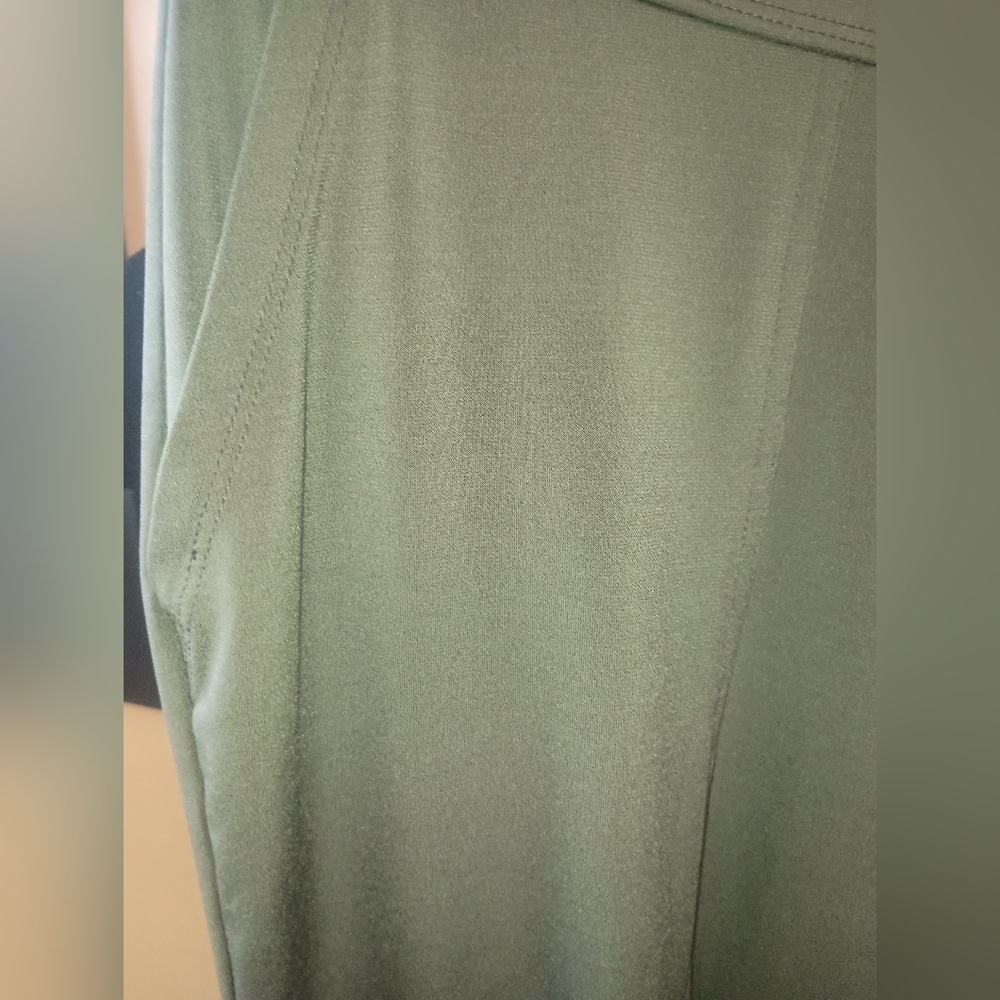 Lisa Rinna Collection Olive Capris - Picture 4 of 5